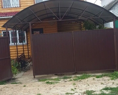 Арочный навес для автомобиля 4х4 из поликарбоната