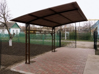 Консольный навес для автомобиля из металлочерепицы